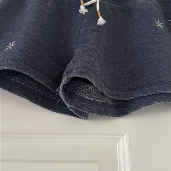 P.J. Salvage Soft Embroidered Floral Sleep/ Lounge Shorts (S) Navy BNWT - Picture 5 of 12